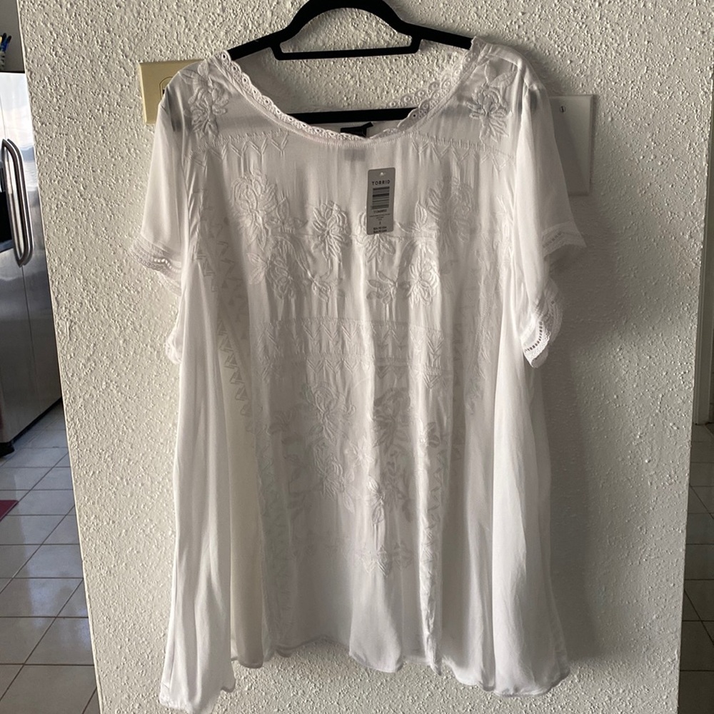 TORRID White Flowy Blouse Flutter Sleeves Size 2 (18/20)